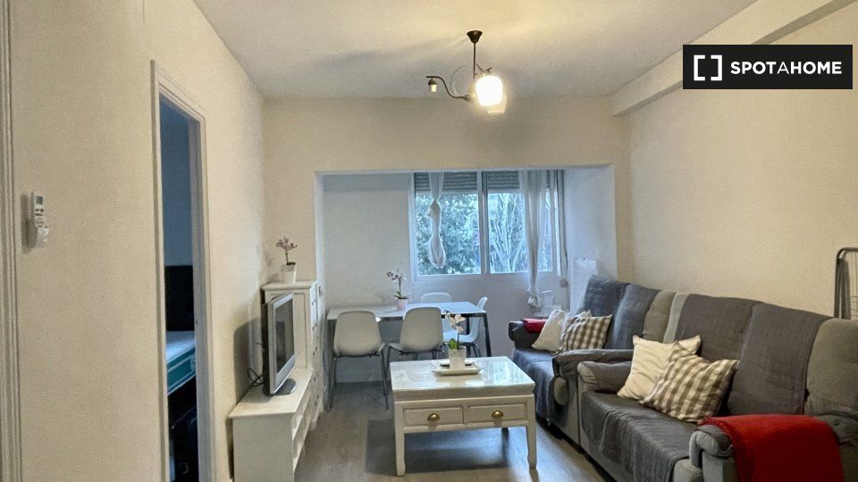 Sala d'estar de Pis de lloguer en  Madrid Capital amb Aire condicionat, Calefacció i Moblat