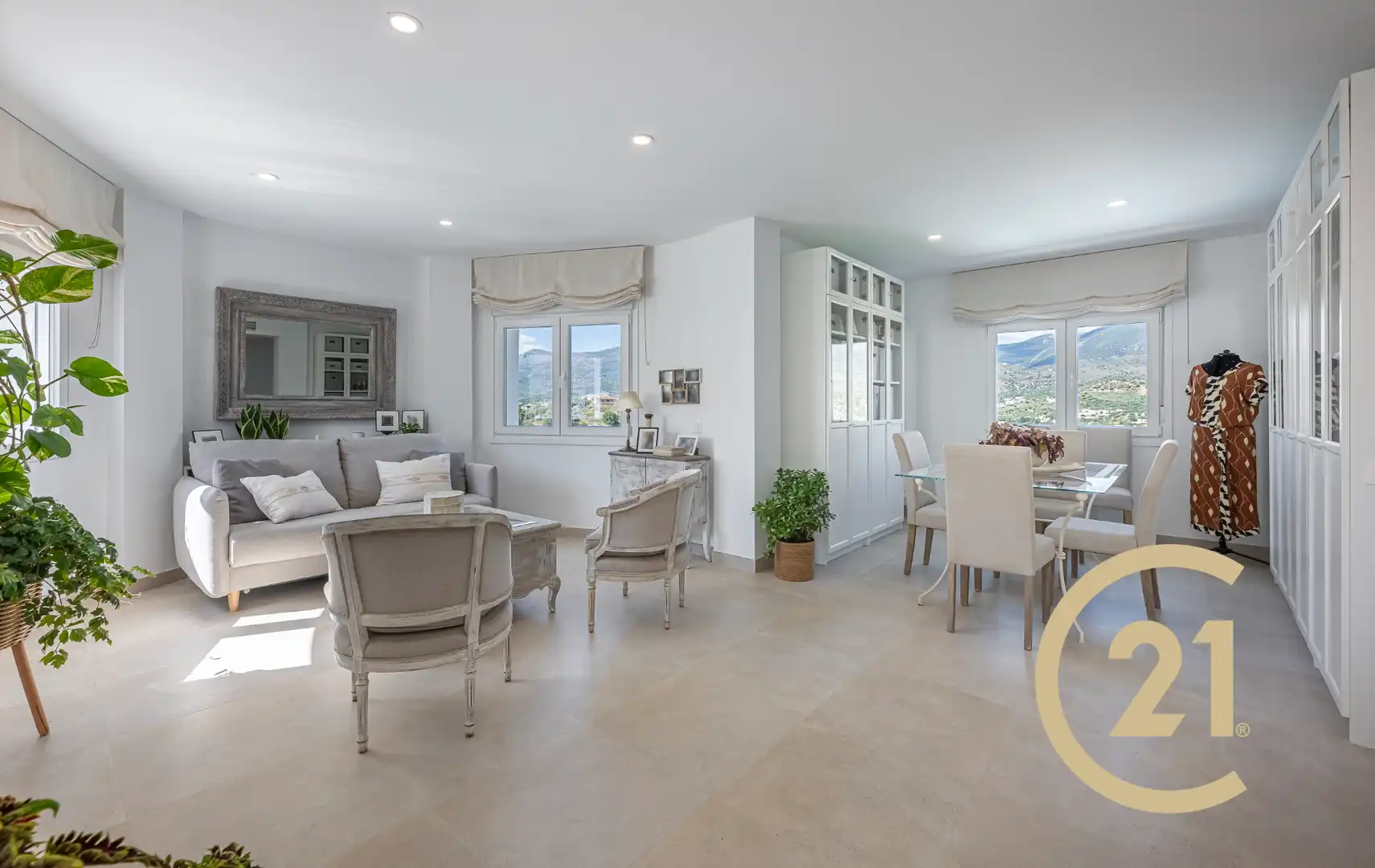 Sala d'estar de Casa o xalet en venda en Viñuela amb Jardí privat, Terrassa i Traster