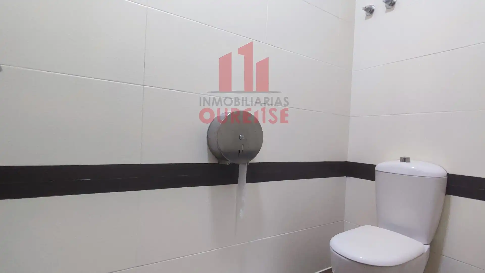 Baño de Local de alquiler en Ourense Capital  con Amueblado