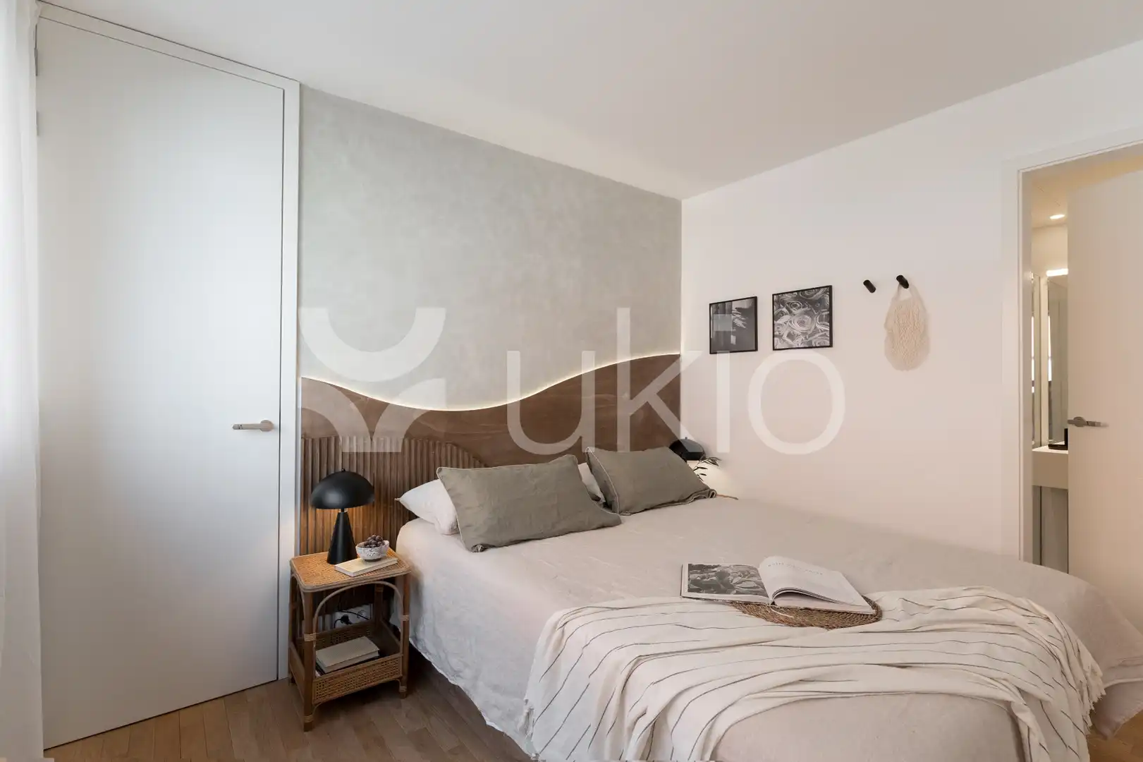 Dormitori de Apartament de lloguer en Madrid amb Aire condicionat, Calefacció i Moblat