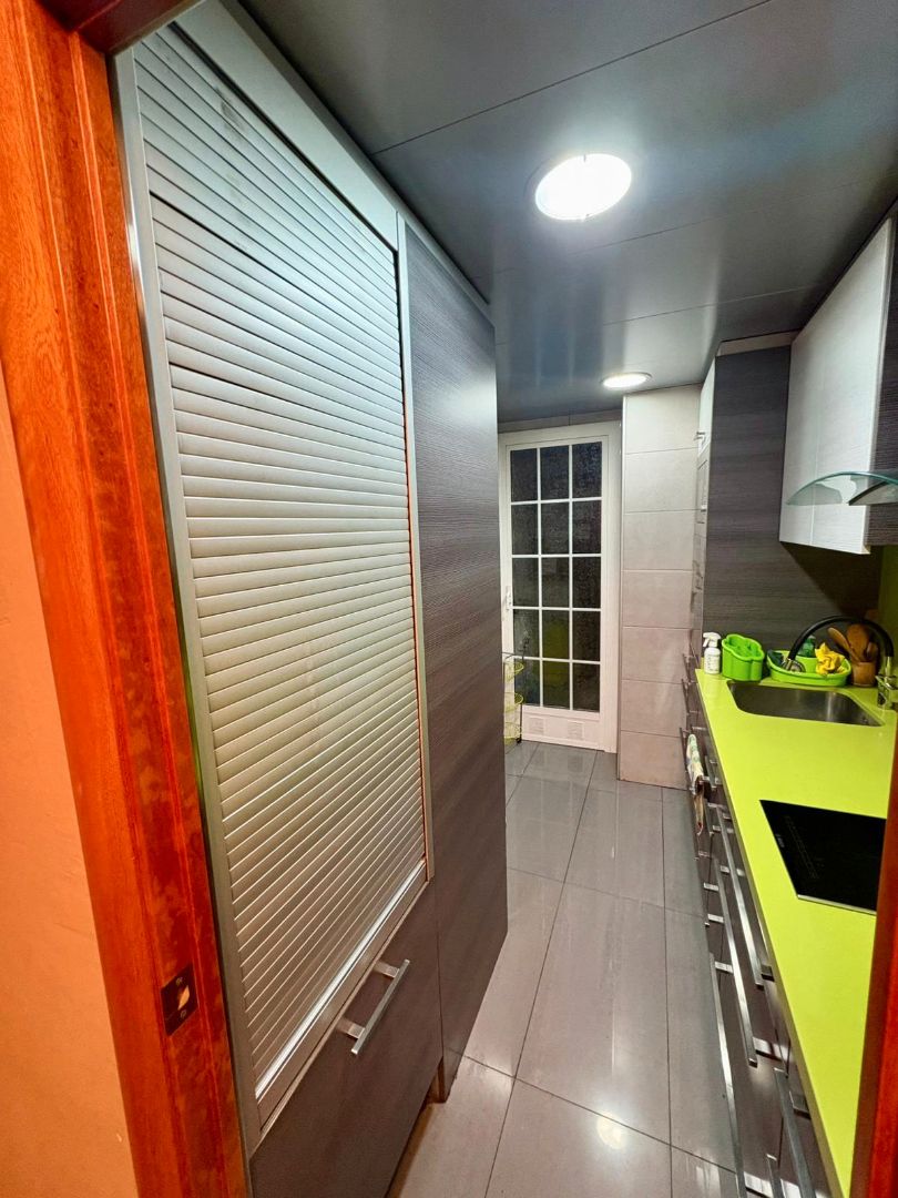 Bathroom of Flat for sale in Badalona  with Air Conditioner, Heating and Parquet flooring