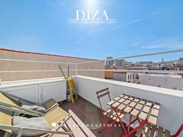 Triplex with lift to rent in Calle de Pizarro