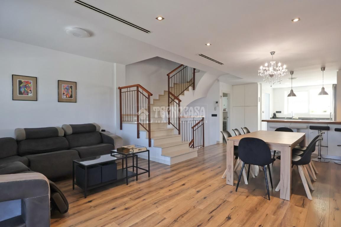 Casa adosada en venda