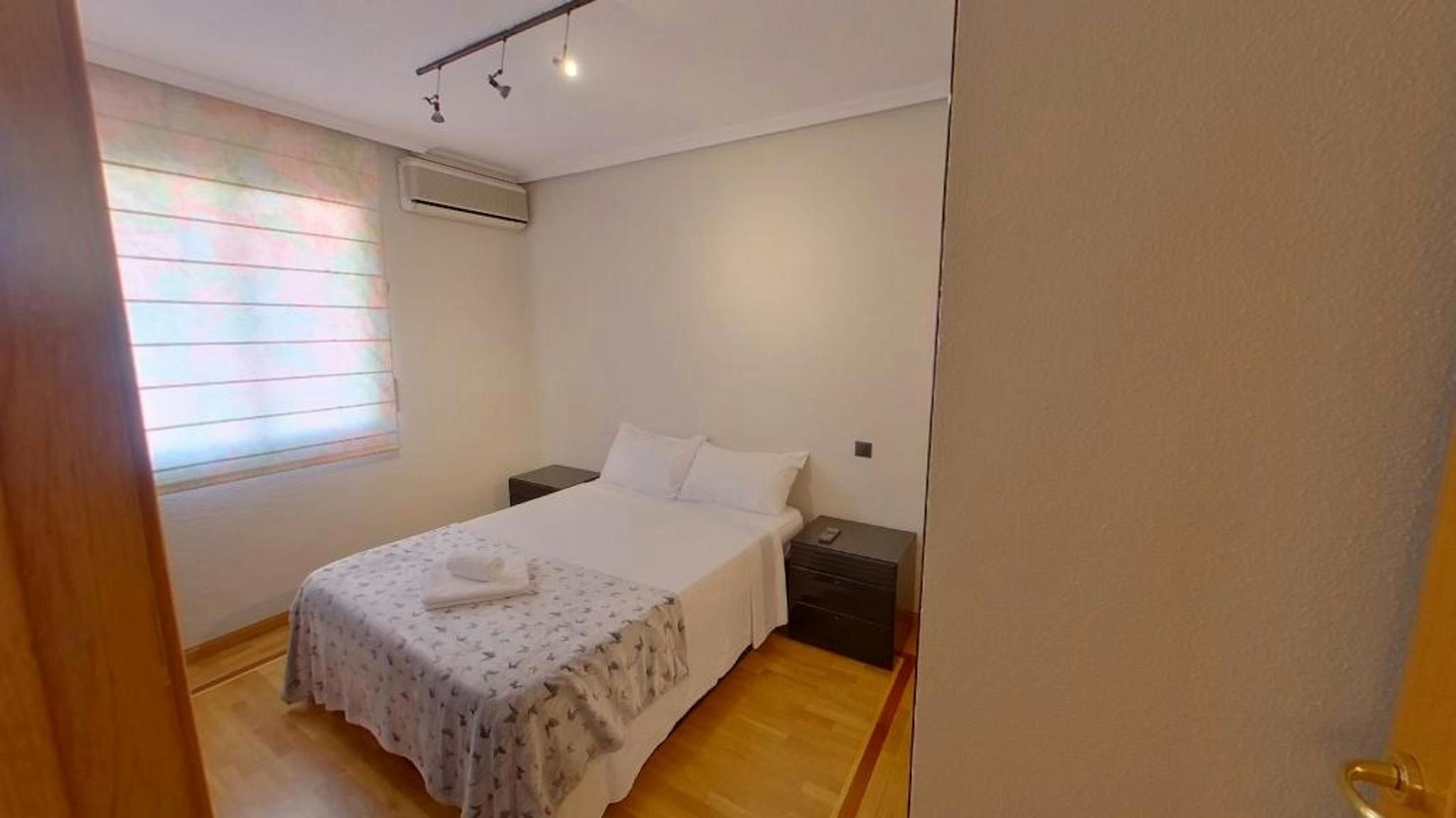 Bedroom of Flat to rent in  Madrid Capital  with Air Conditioner, Heating and Furnished