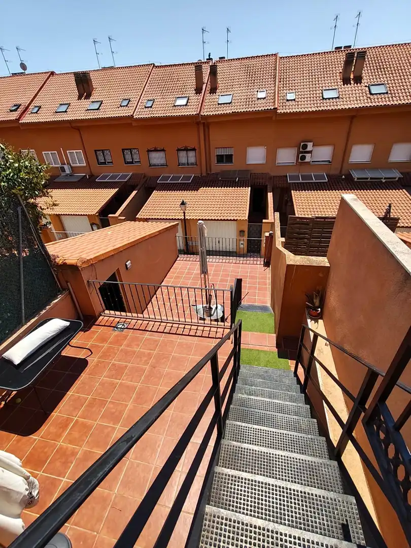 Vista exterior de Casa adosada en venda en Morata de Tajuña amb Aire condicionat, Calefacció i Terrassa
