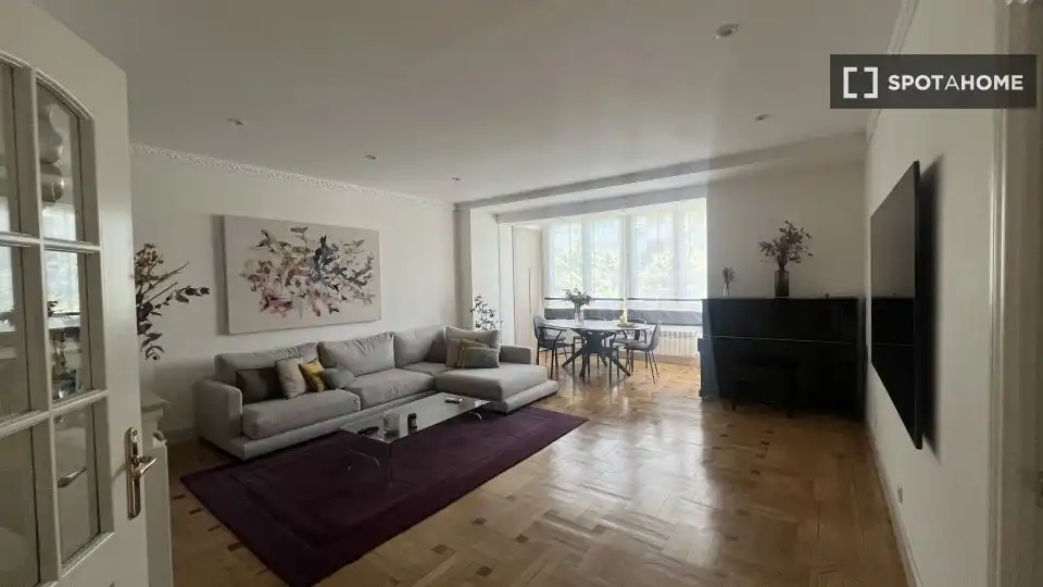 Living room of Flat for rent in Madrid  with Air Conditioner, Heating and Furnished
