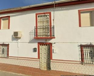 Vista exterior de Casa adosada en venda en Villanueva de las Torres amb Calefacció i Balcó