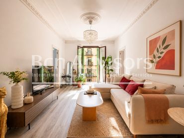 Piso con balcón en venta en Carrer de Méndez Núñez
