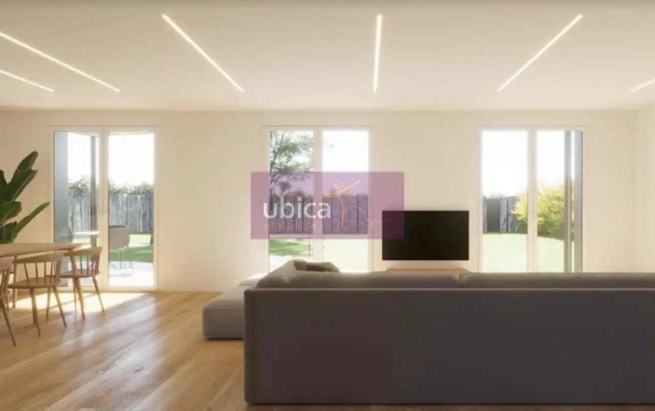 Sala d'estar de Casa adosada en venda en Tui amb Calefacció, Jardí privat i Terrassa