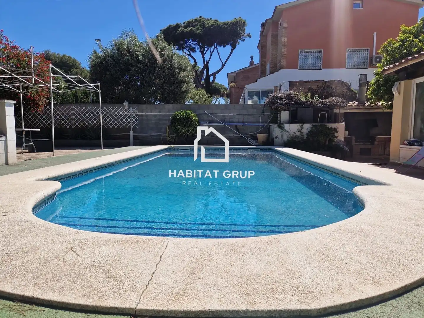 Swimming pool of Houses for sale in Castelldefels  with Air Conditioner, Heating and Private garden