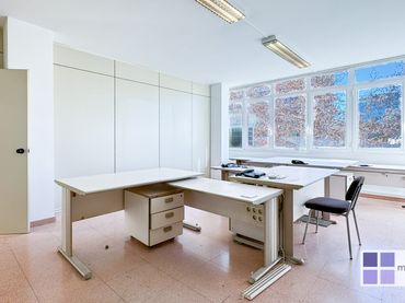 Office space with lift to rent in Carrer de Bac de Roda