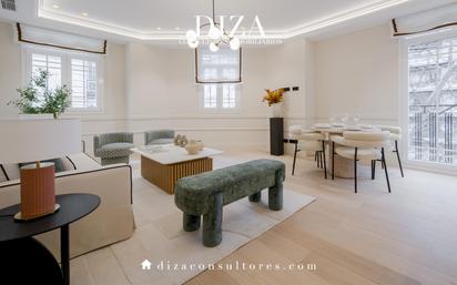 Living room of Flat for sale in  Madrid Capital  with Heating, Furnished and Balcony