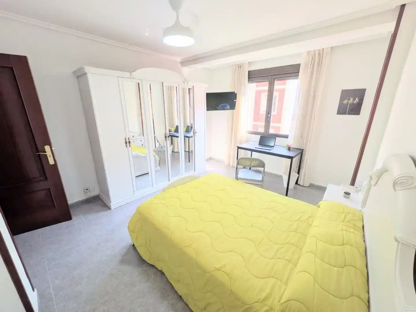 Schlafzimmer von Wohnung zur Miete in Bárboles mit Klimaanlage, Parkett und Möbliert