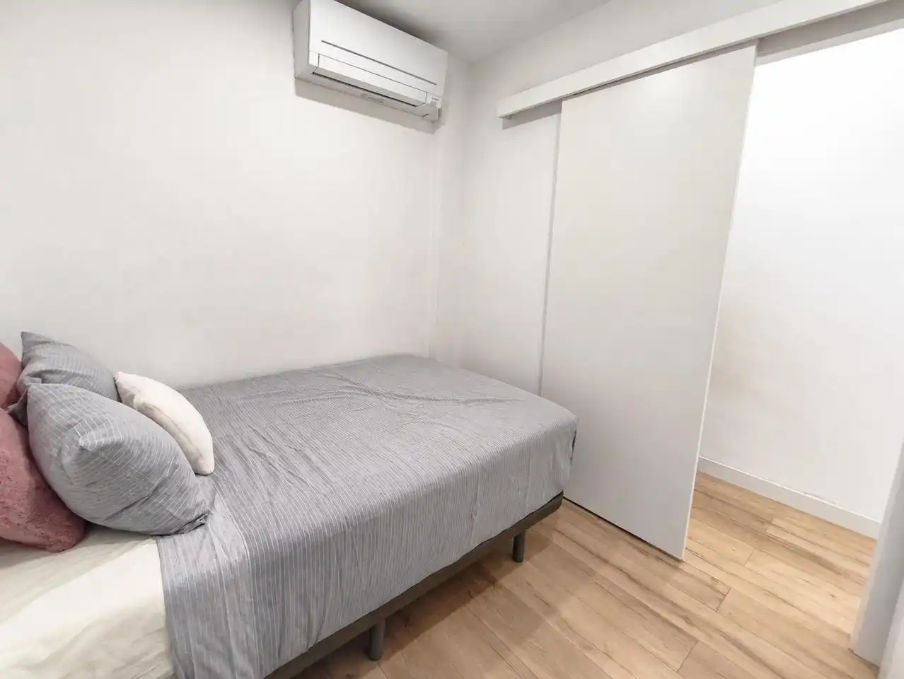 Habitación de Ático en venta en Barcelona con Aire acondicionado, Parquet y Amueblado