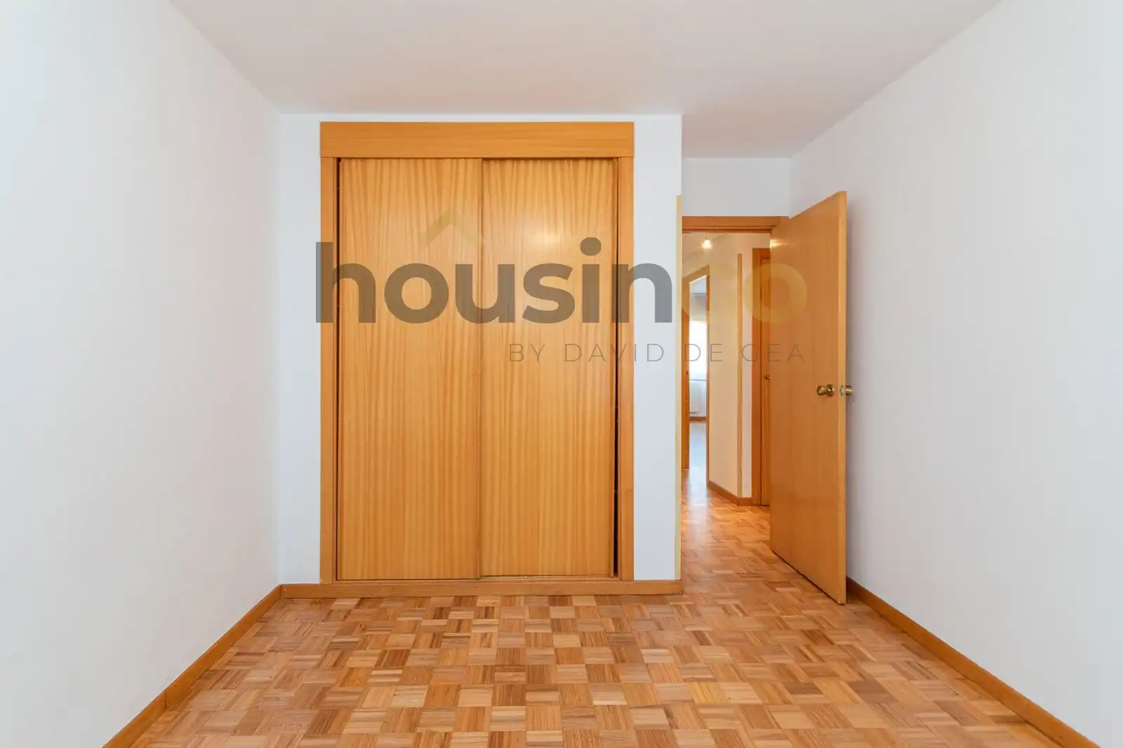 Bedroom of Flat for rent in Madrid  with Air Conditioner, Heating and Storage room