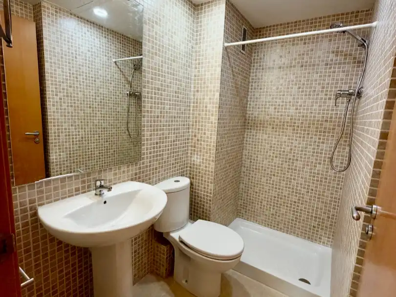 Bathroom of Flat for rent in  Barcelona Capital  with Air Conditioner, Terrace and Balcony