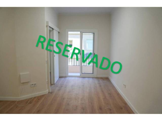 Piso en Venta en Calle Comtessa de Pardo Bazán en El Congrés i els Indians