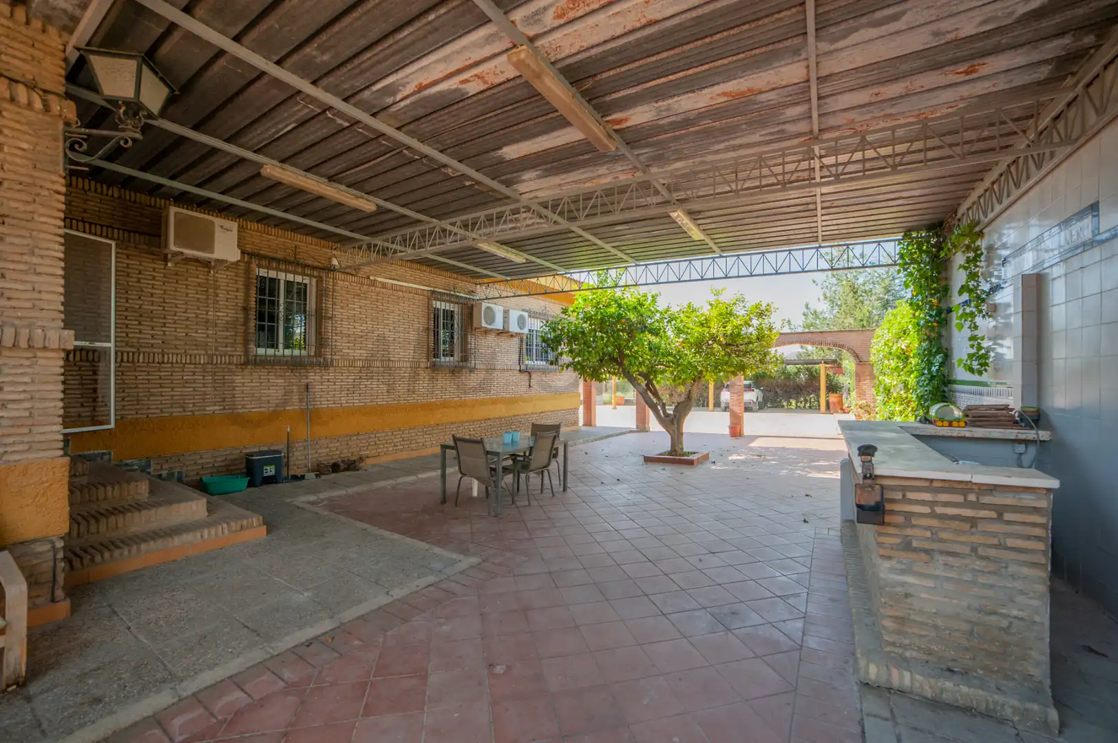 Terrassa de Casa o xalet en venda en La Rinconada amb Aire condicionat, Jardí privat i Piscina