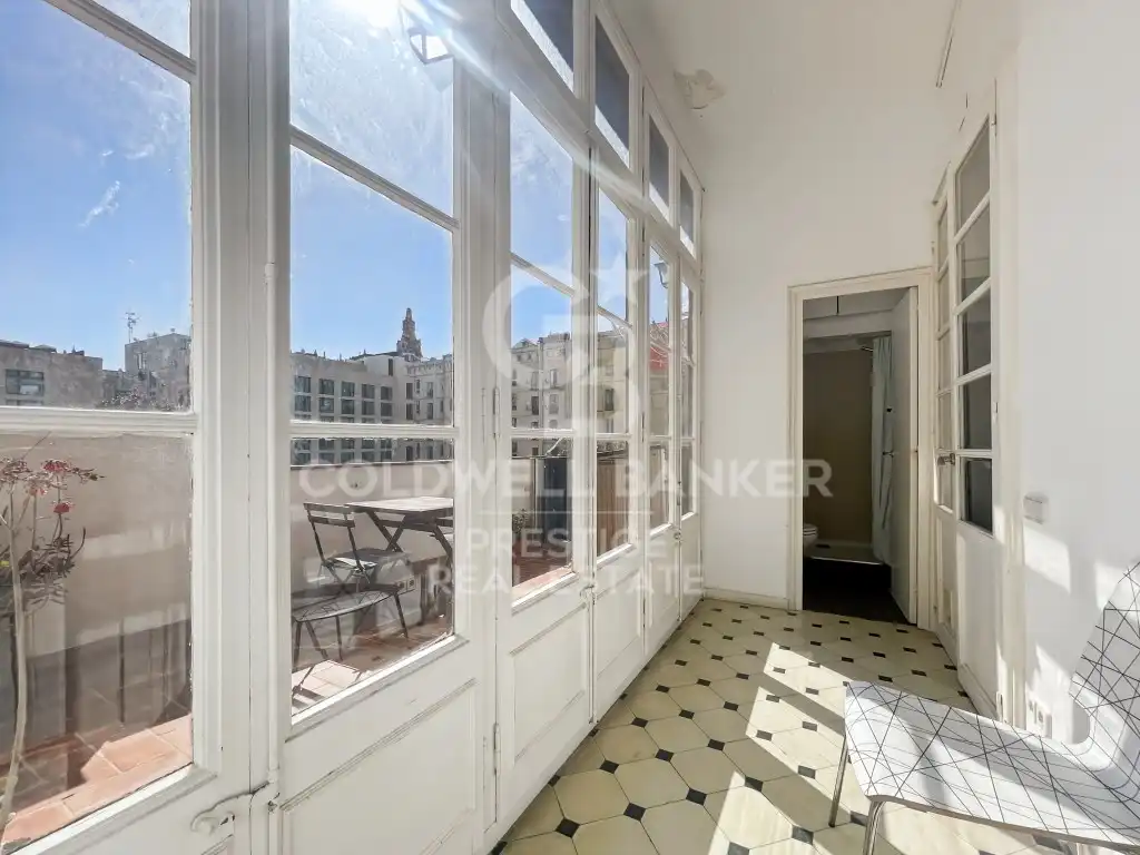 Vista exterior de Àtic en venda en Barcelona amb Aire condicionat, Terrassa i Rentadora