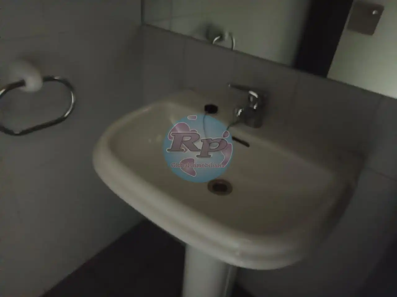 Baño de Oficina en venta en León Capital  con Trastero