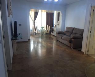 Sala d'estar de Apartament de lloguer en Benidorm amb Piscina