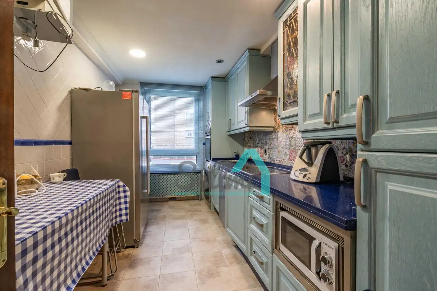 Kitchen of Flat for share in Oviedo   with Heating, Parquet flooring and Furnished