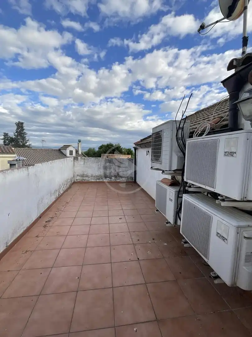 Terrassa de Casa o xalet en venda en Linares amb Aire condicionat