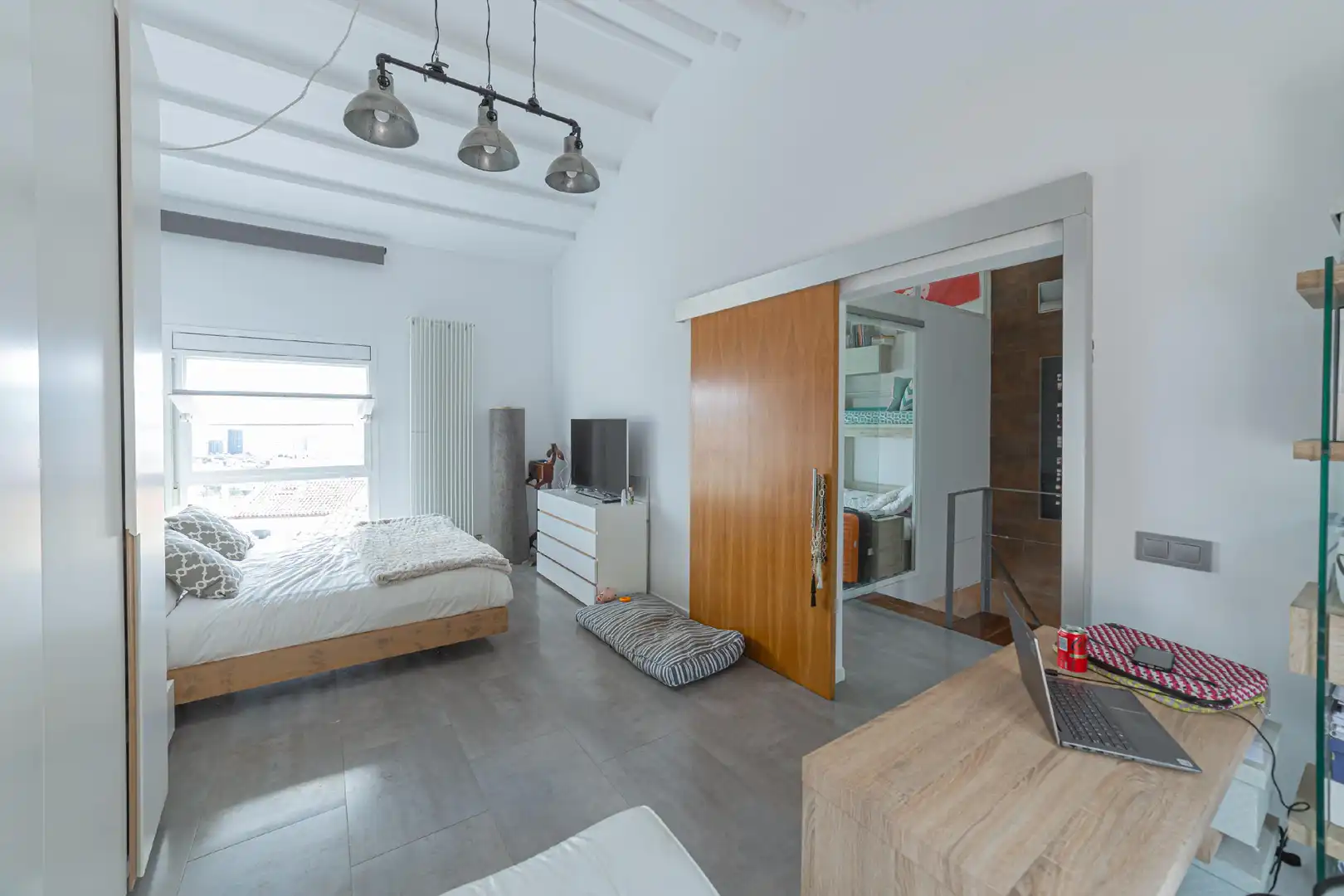 Habitación de Casa adosada en venta en Barcelona con Aire acondicionado, Calefacción y Jardín privado