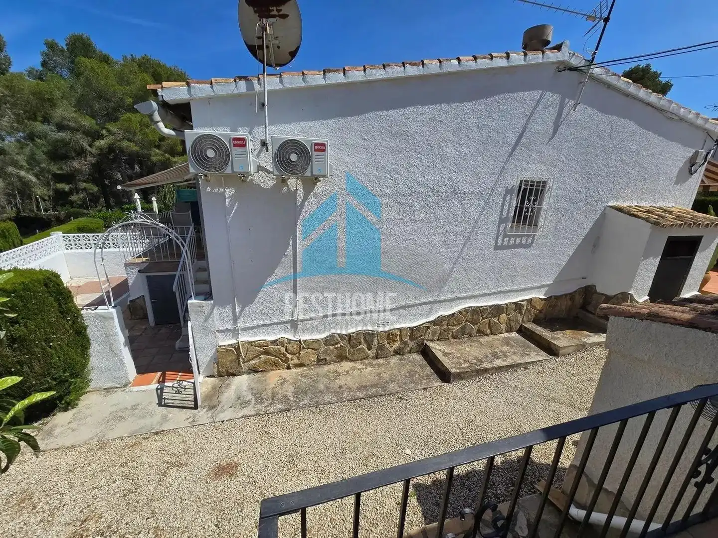 Vista exterior de Casa adosada en venta en Moraira con Aire acondicionado, Jardín privado y Terraza