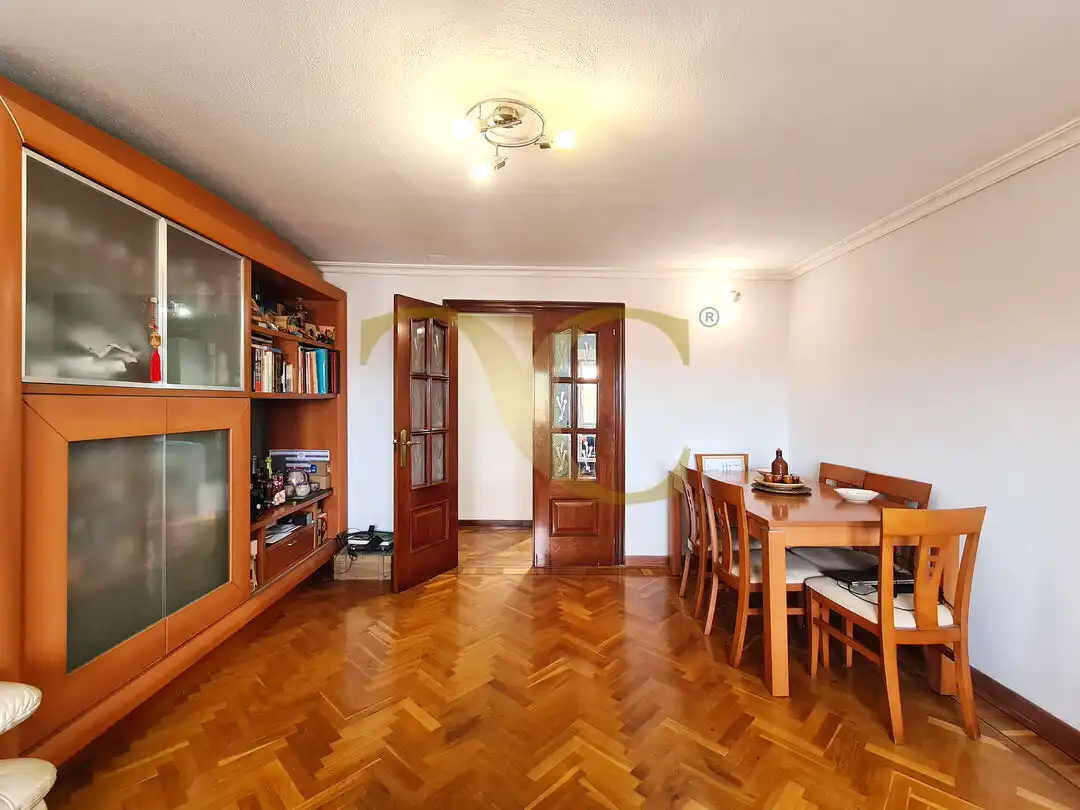 Comedor de Piso en venta en Gijón  con Calefacción