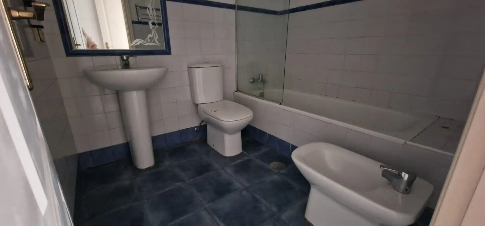 Baño de Piso en venta en Estepona con Jardín privado, Terraza y Piscina