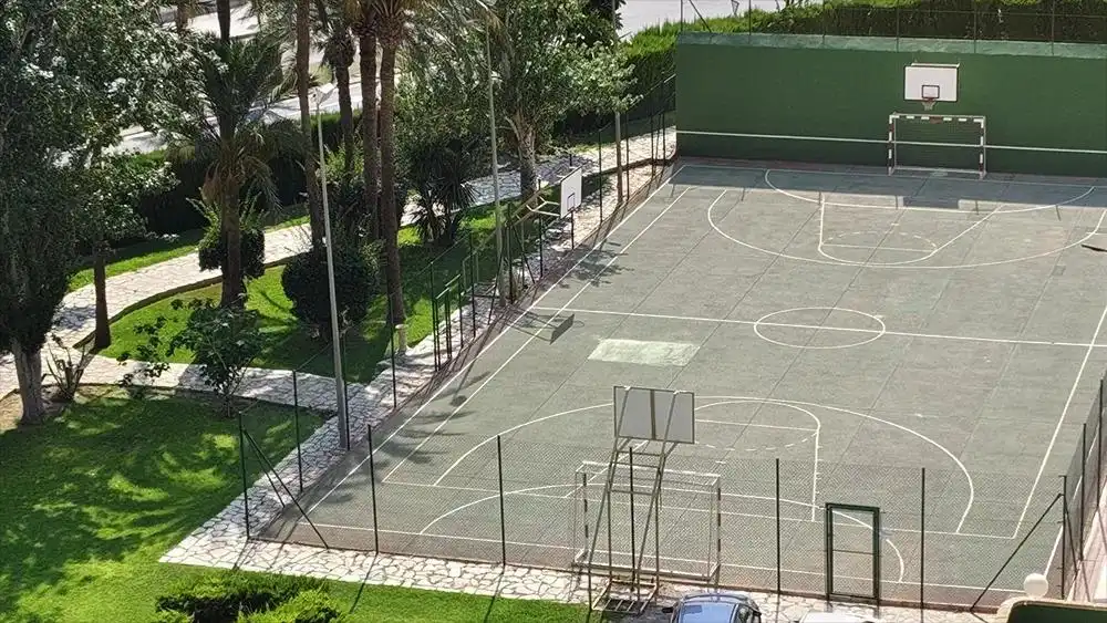Aparcament de Pis en venda en Alicante / Alacant amb Aire condicionat, Calefacció i Jardí privat