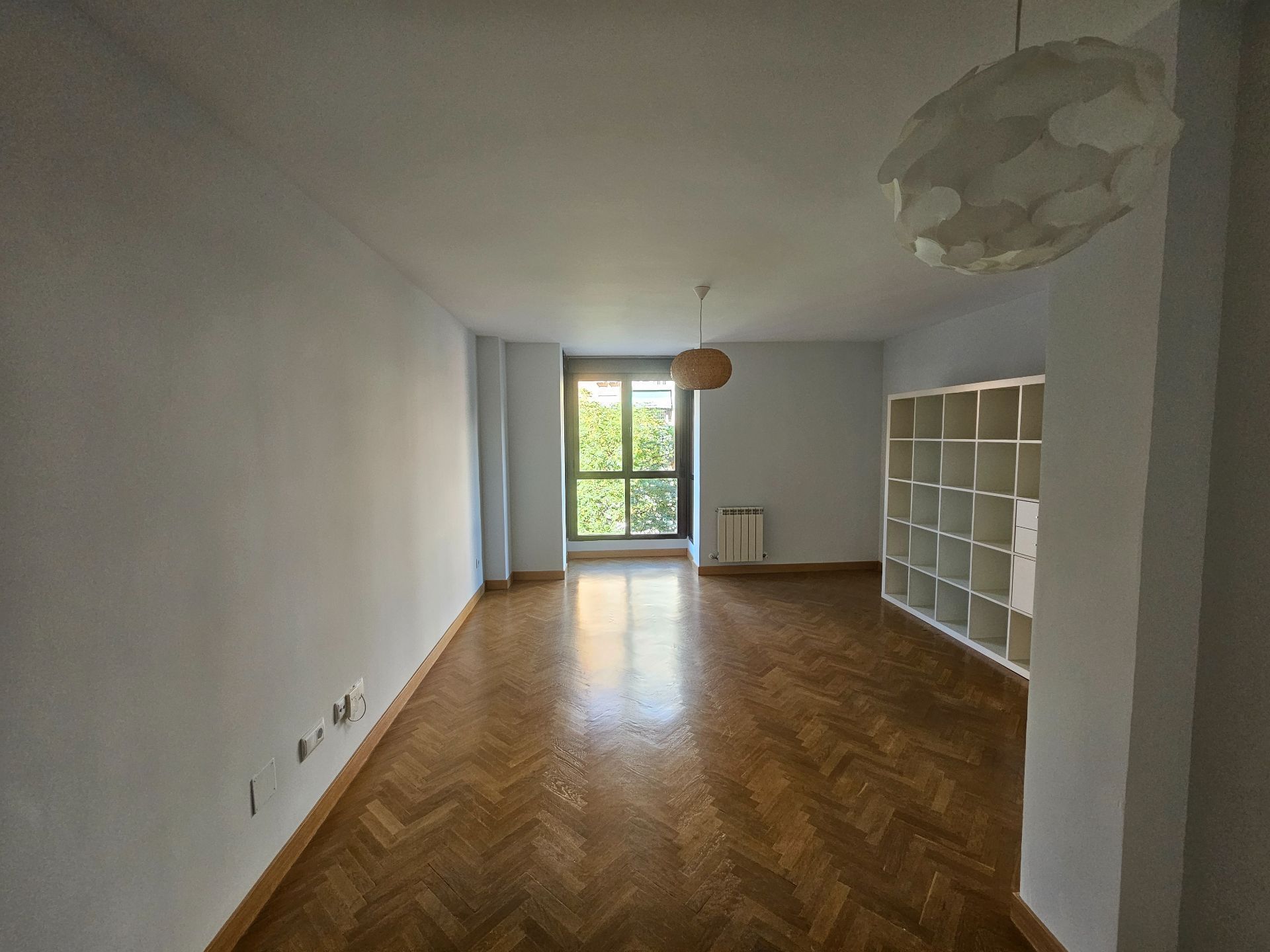 Living room of Flat to rent in  Madrid Capital  with Air Conditioner, Heating and Storage room
