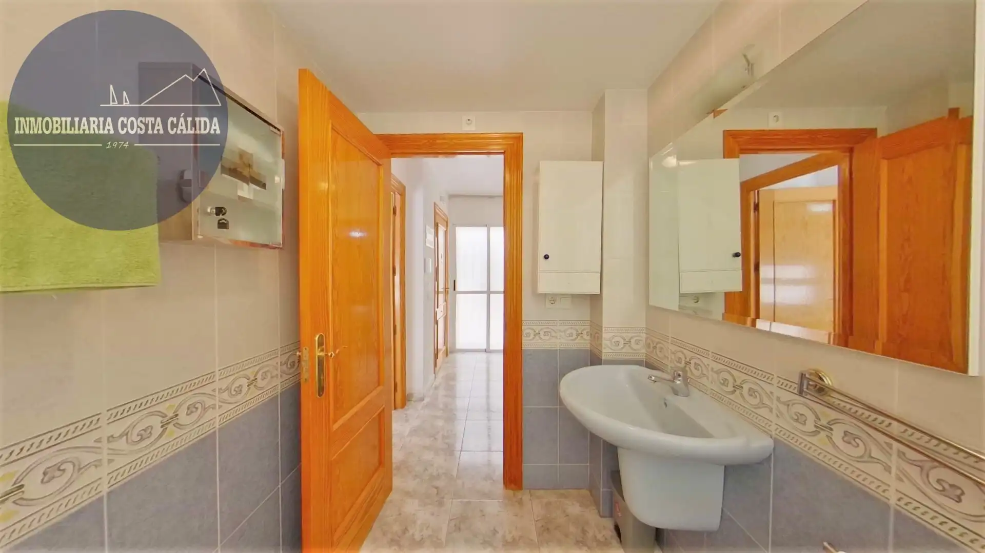 Baño de Piso en venta en Águilas con Terraza, Horno y Balcón