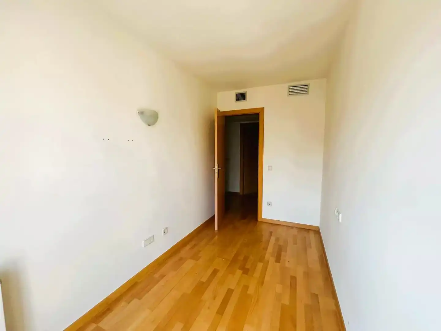 Schlafzimmer von Wohnung zur Miete in Girona mit Klimaanlage, Heizung und Parkett