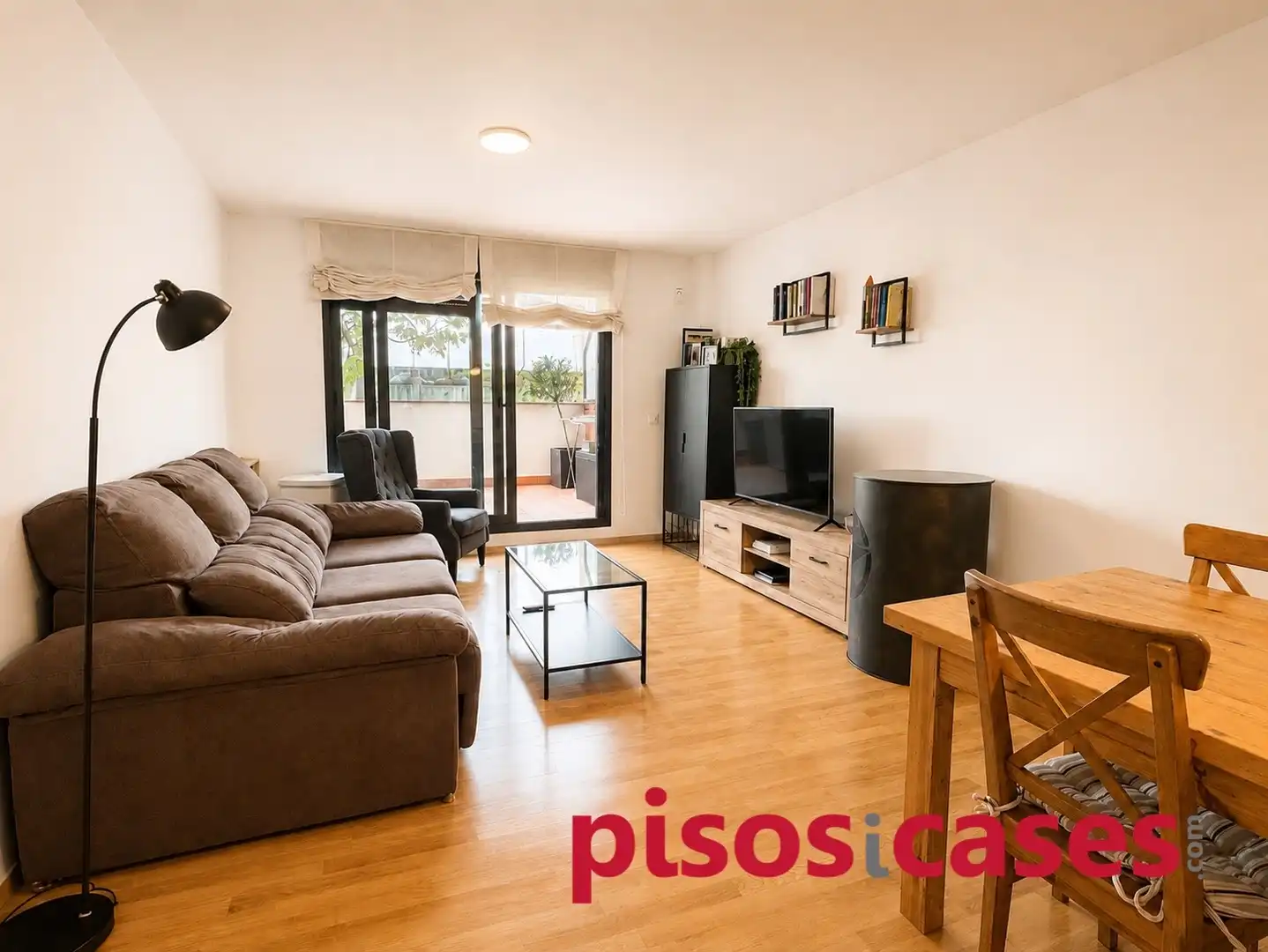 Sala d'estar de Pis en venda en Vic amb Calefacció, Parquet i Terrassa