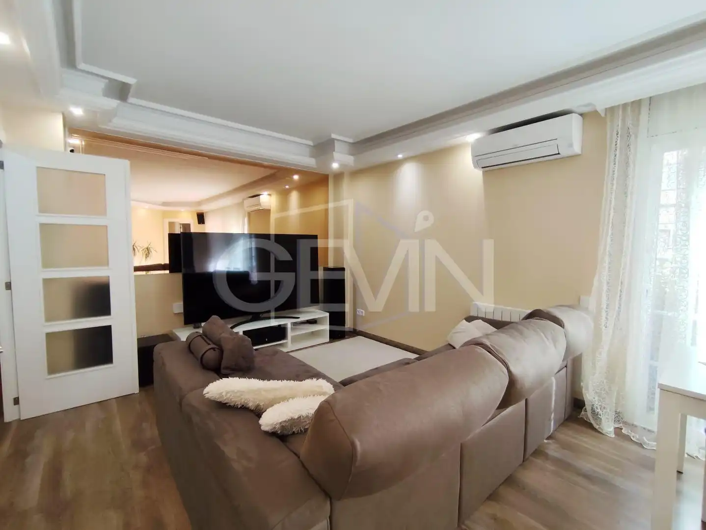 Sala de estar de Piso en venta en Santa Perpètua de Mogoda con Aire acondicionado, Calefacción y Parquet