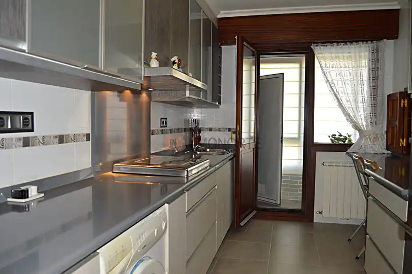 Cuina de Casa o xalet en venda en Limpias amb Calefacció, Jardí privat i Terrassa