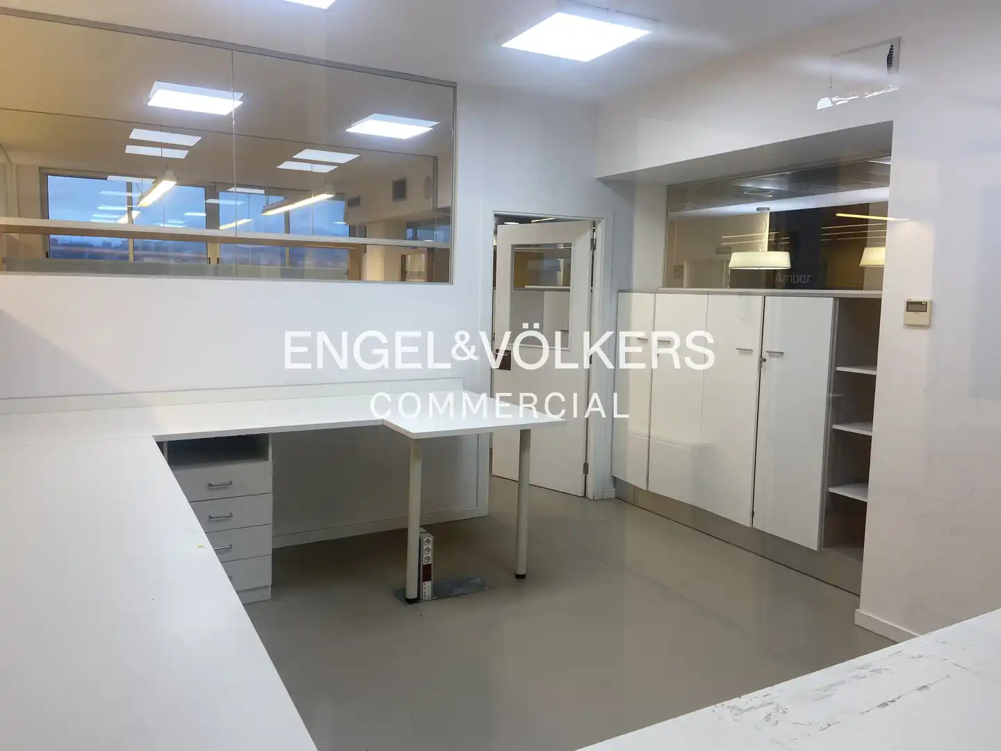 Oficina de alquiler en L'Hospitalet de Llobregat con Terraza
