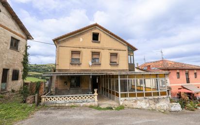 Vista exterior de Casa o xalet en venda en Llanera amb Calefacció, Terrassa i Balcó