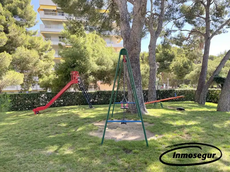 Parking de Piso en venta en Salou con Terraza, Amueblado y Piscina comunitaria