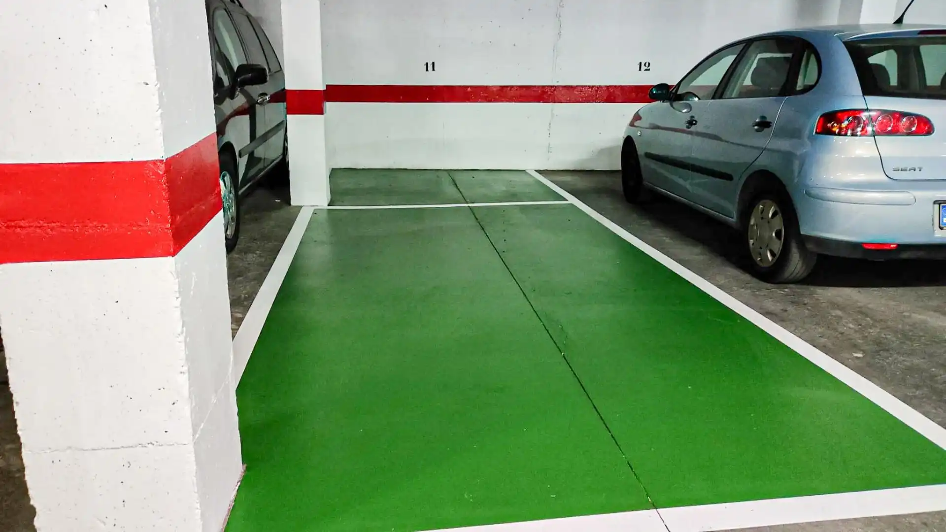 Parkplatz von Wohnungen zur Miete in Torrevieja mit Klimaanlage, Heizung und Privatgarten