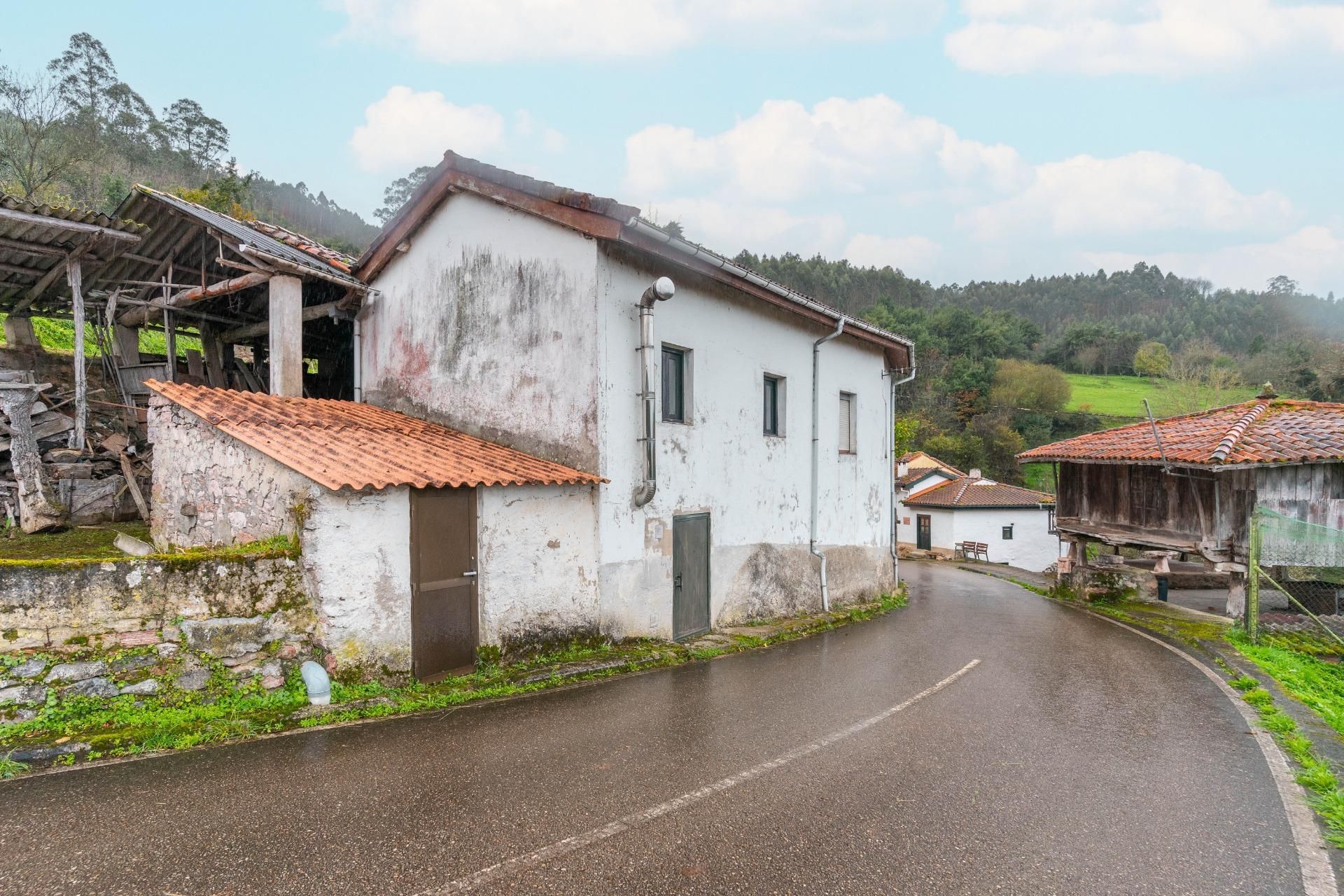 Vista exterior de Casa o xalet en venda en Soto del Barco amb Calefacció, Jardí privat i Terrassa
