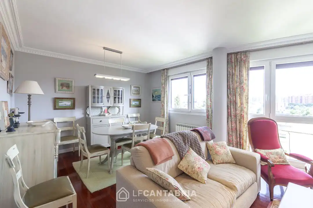 Piso con piscina en venta en Calle Clara Campoamor, imagen 2