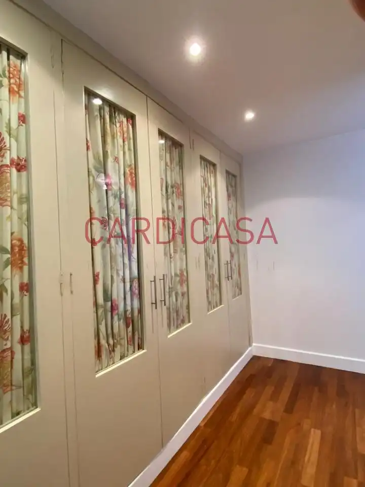 Piso de alquiler en Vigo  con Calefacción, Parquet y Balcón