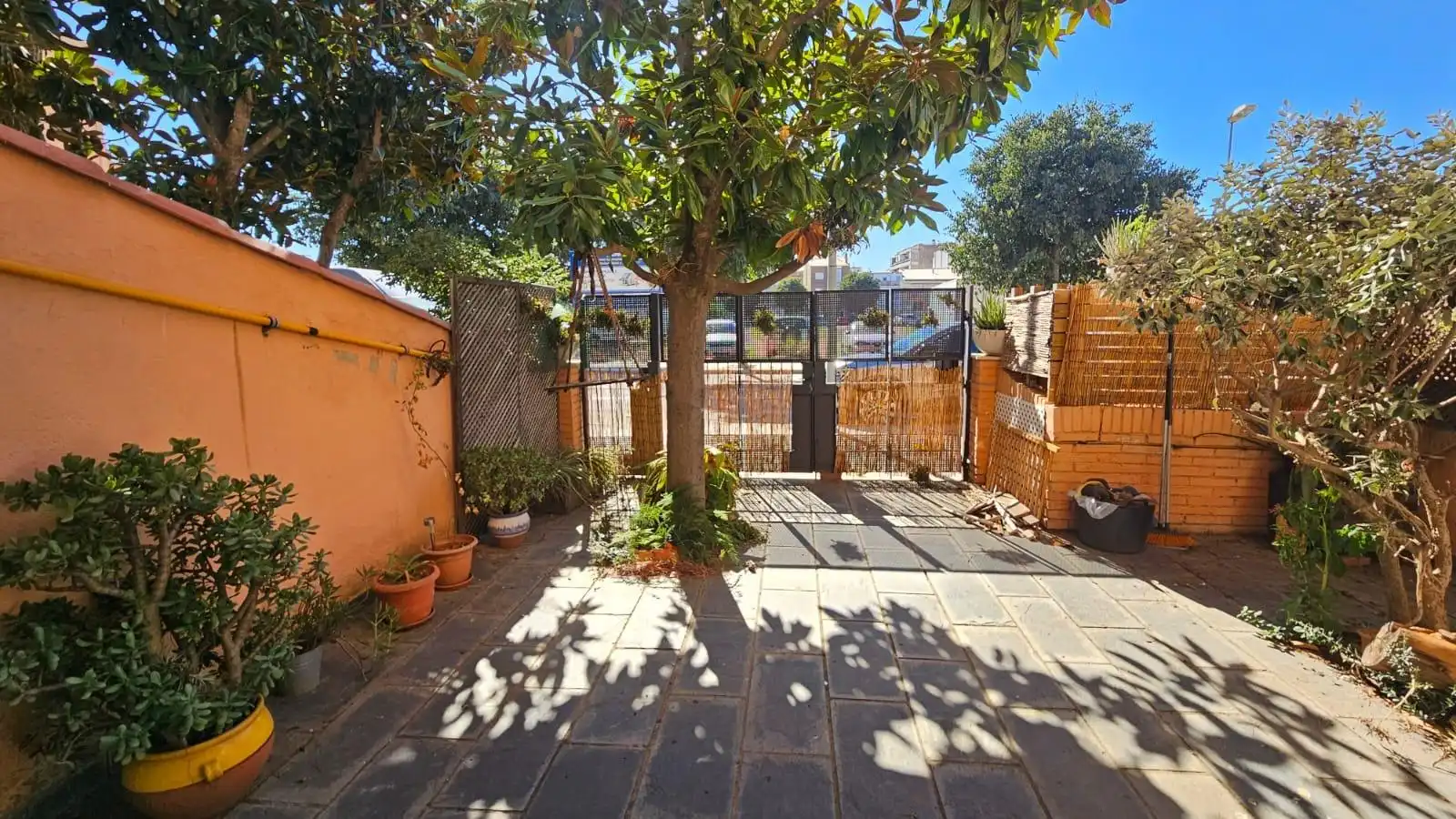 Piso con jardín en venta en Carrer Carrer Illes Canàries, imagen 2
