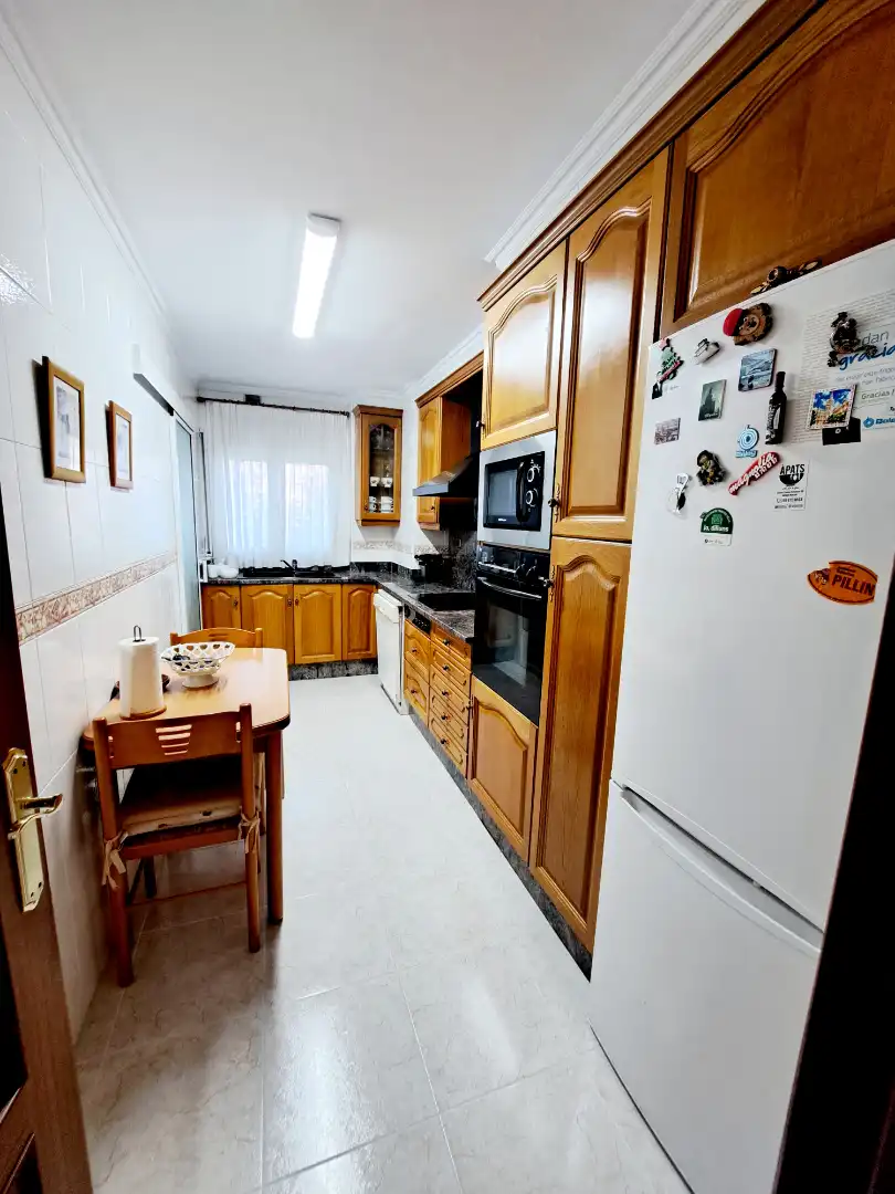 Küche von Wohnung zum Verkauf in Mataró mit Klimaanlage, Heizung und Ofen