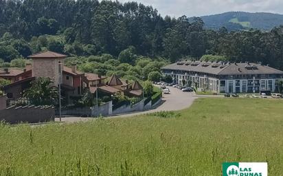 Vista exterior de Casa adosada en venda en Piélagos amb Calefacció, Jardí privat i Parquet