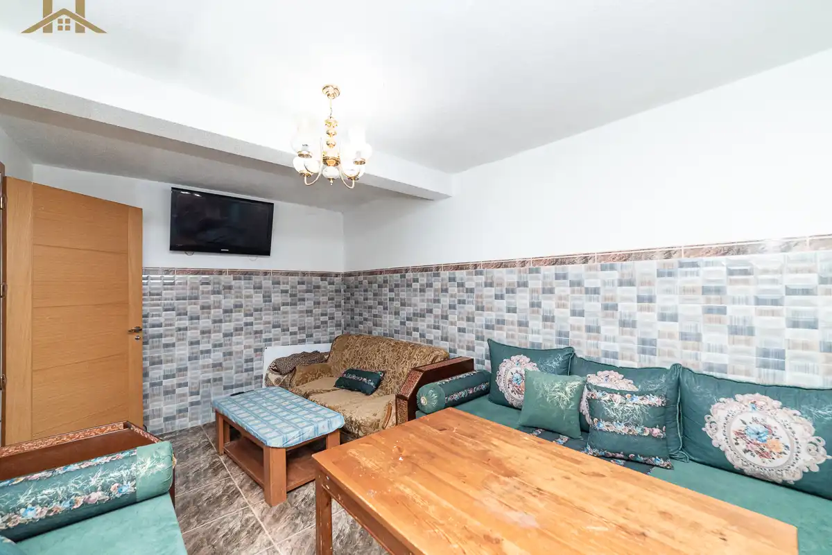 Einfamilien-Reihenhaus zum Verkauf in Almorox mit Terrasse, Abstellraum und Möbliert