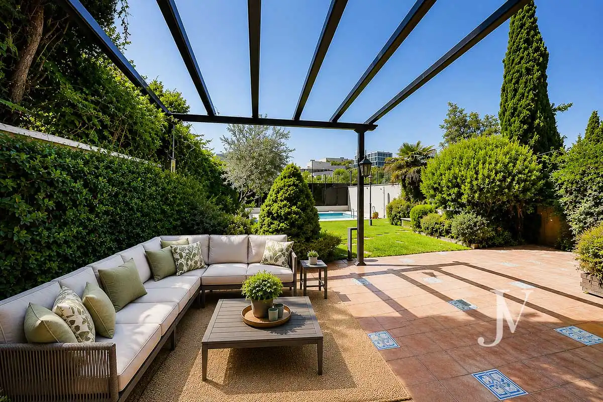 Terraza de Casa adosada en venta en Madrid con Aire acondicionado, Calefacción y Jardín privado